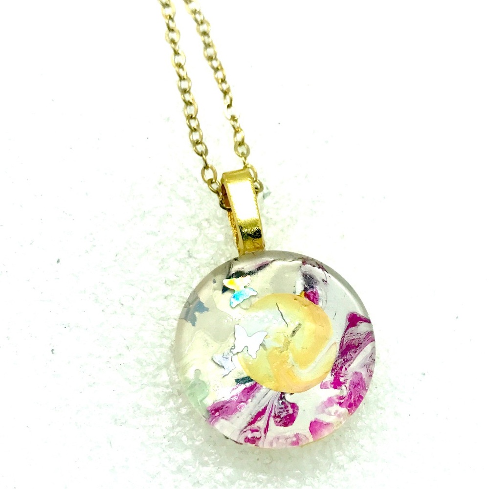 Handmade pendant with hand painted glass dome NSN round 18mm
